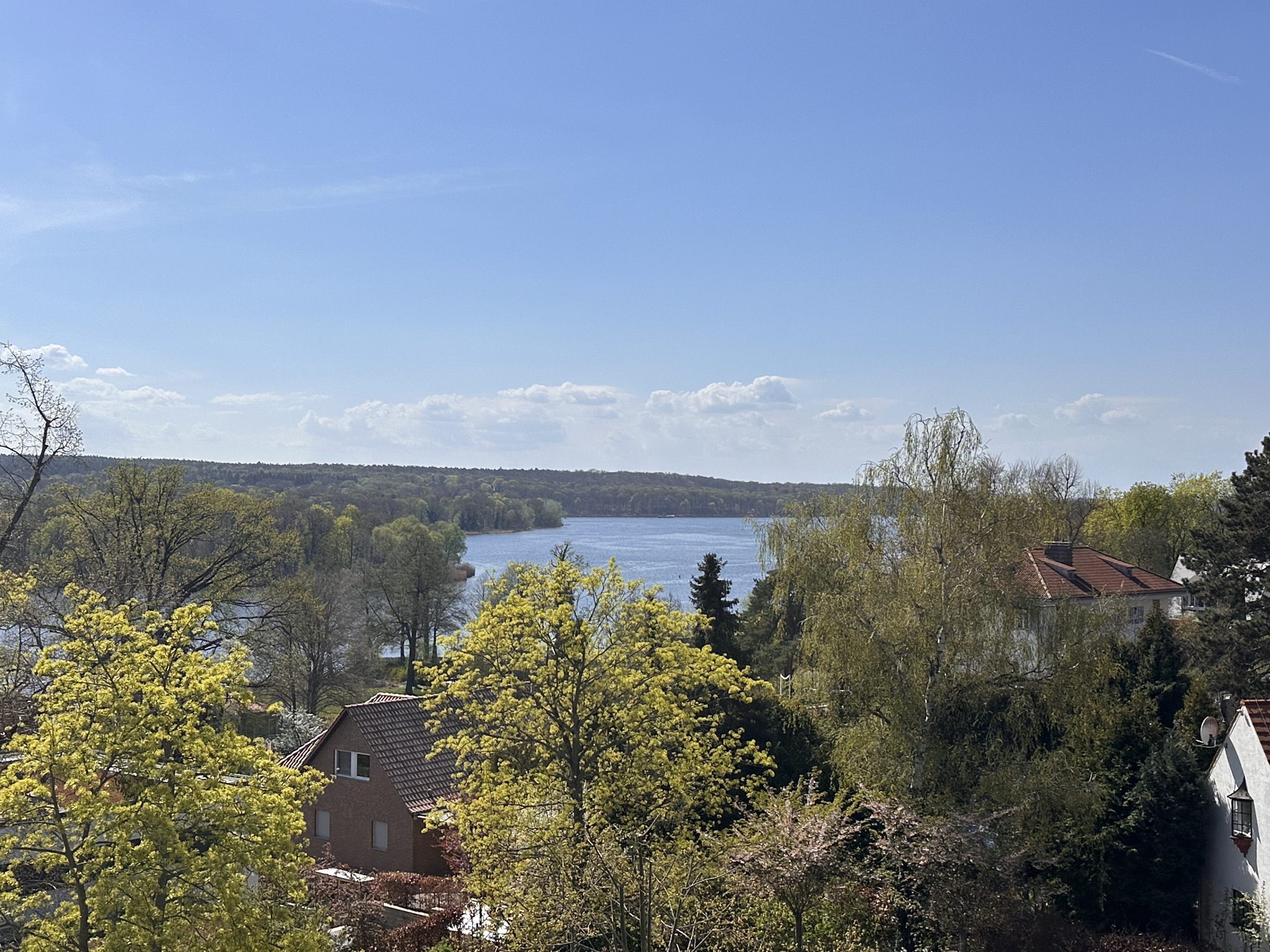 Neubau Doppelhaushälfte Berlin-Kladow — Außenansicht am Wannsee