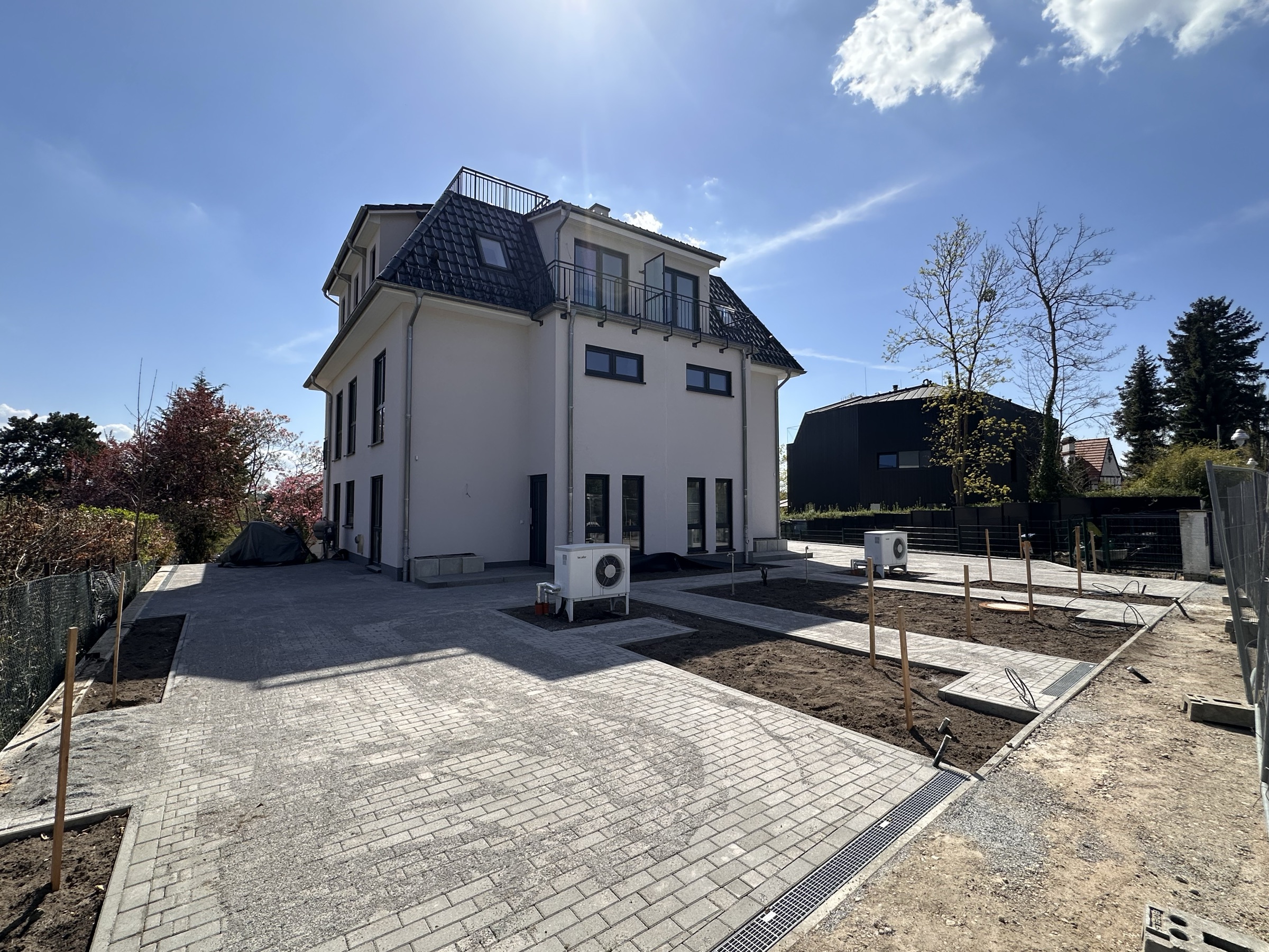 Neubau Doppelhaushälfte Berlin-Kladow — Außenansicht am Wannsee