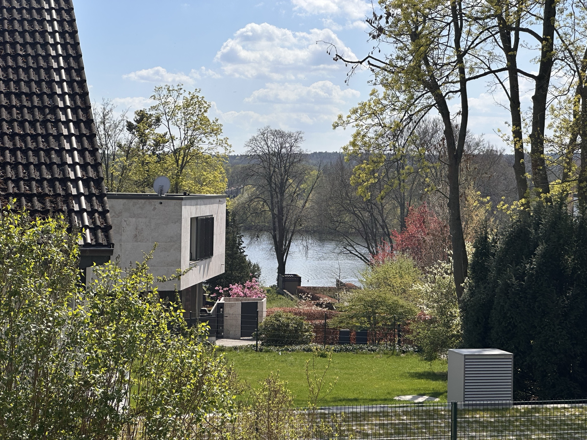 Neubau Doppelhaushälfte Berlin-Kladow — Außenansicht am Wannsee