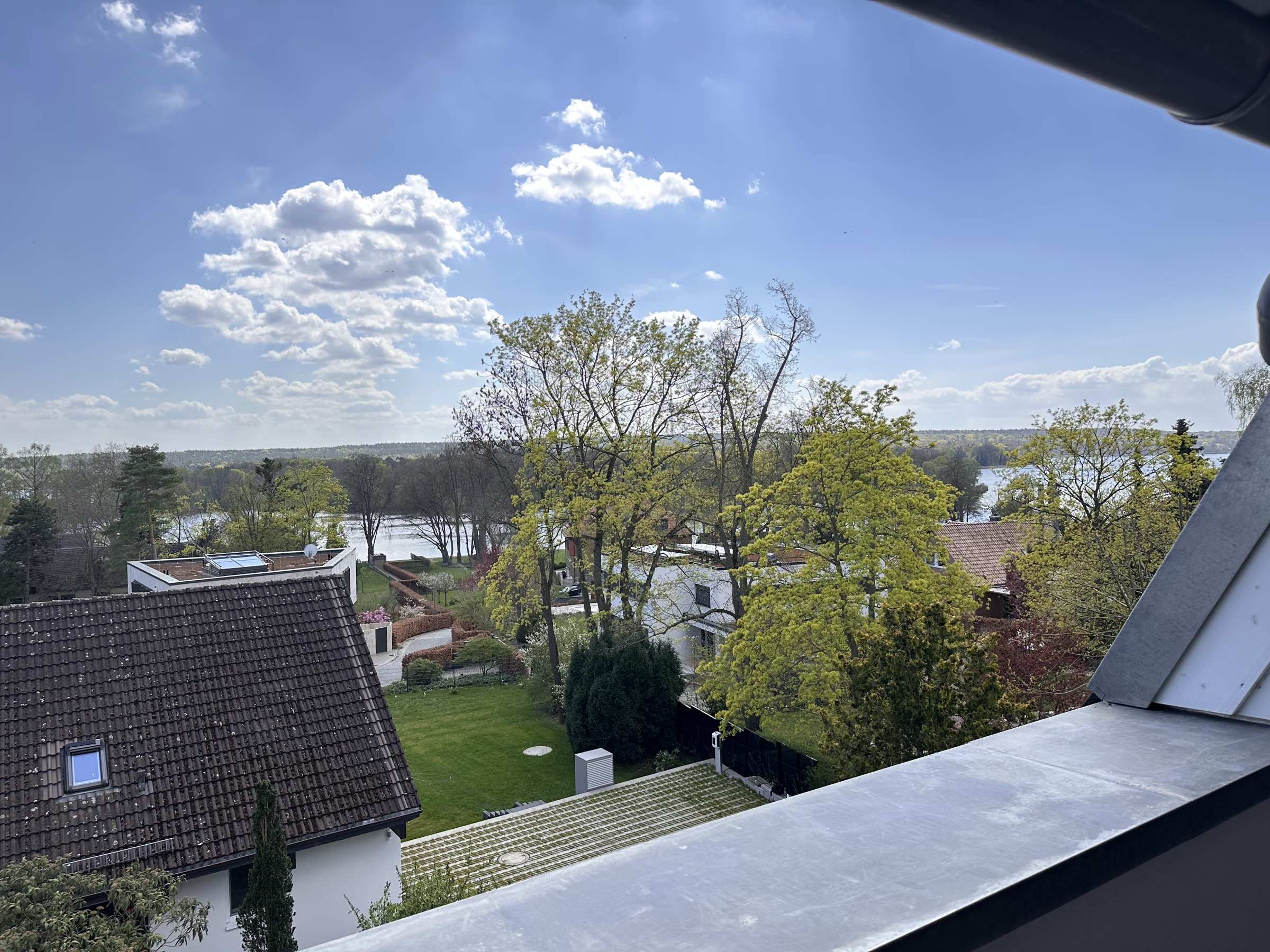 Neubau Doppelhaushälfte Berlin-Kladow — Außenansicht am Wannsee