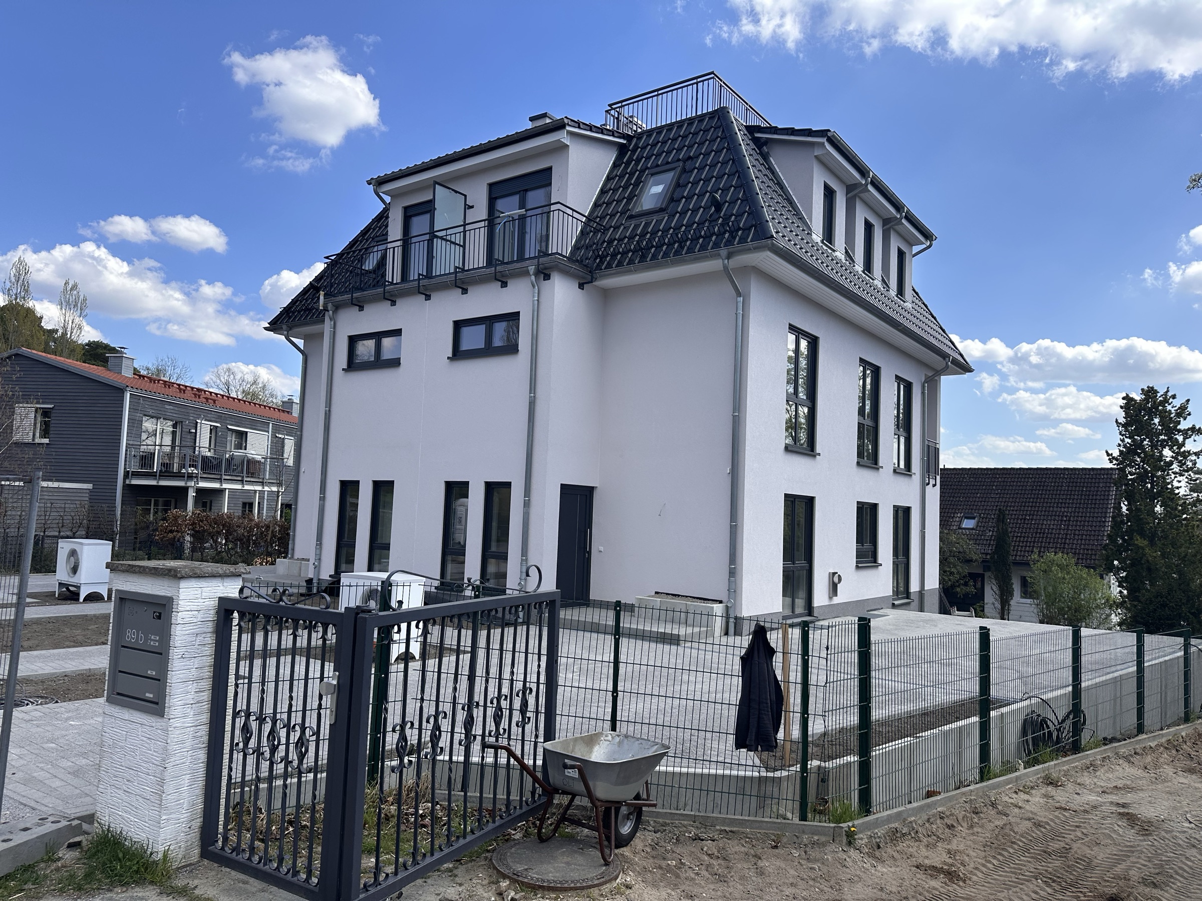 Neubau Doppelhaushälfte Berlin-Kladow — Außenansicht am Wannsee