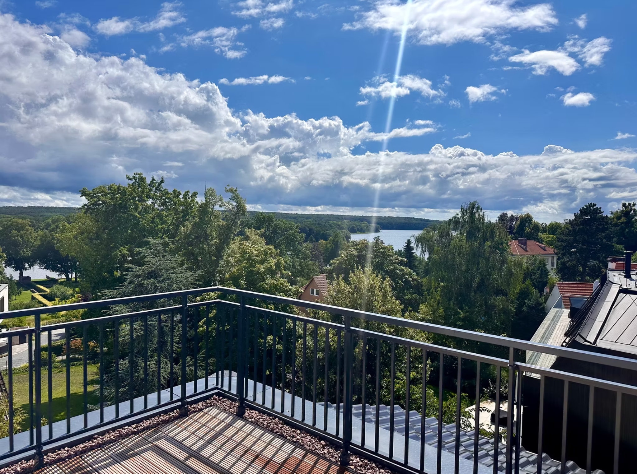 THE WINGS Berlin-Kladow — Aufdachterrasse mit Wannsee-Panorama
